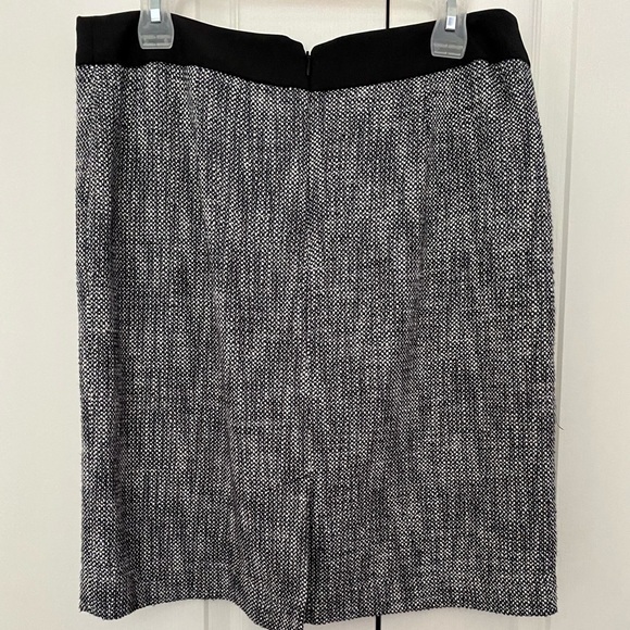 Talbots Herringbone Skirt | Black/White | Size 10P | Pockets, Kick Pleat, Lined - Picture 4 of 7